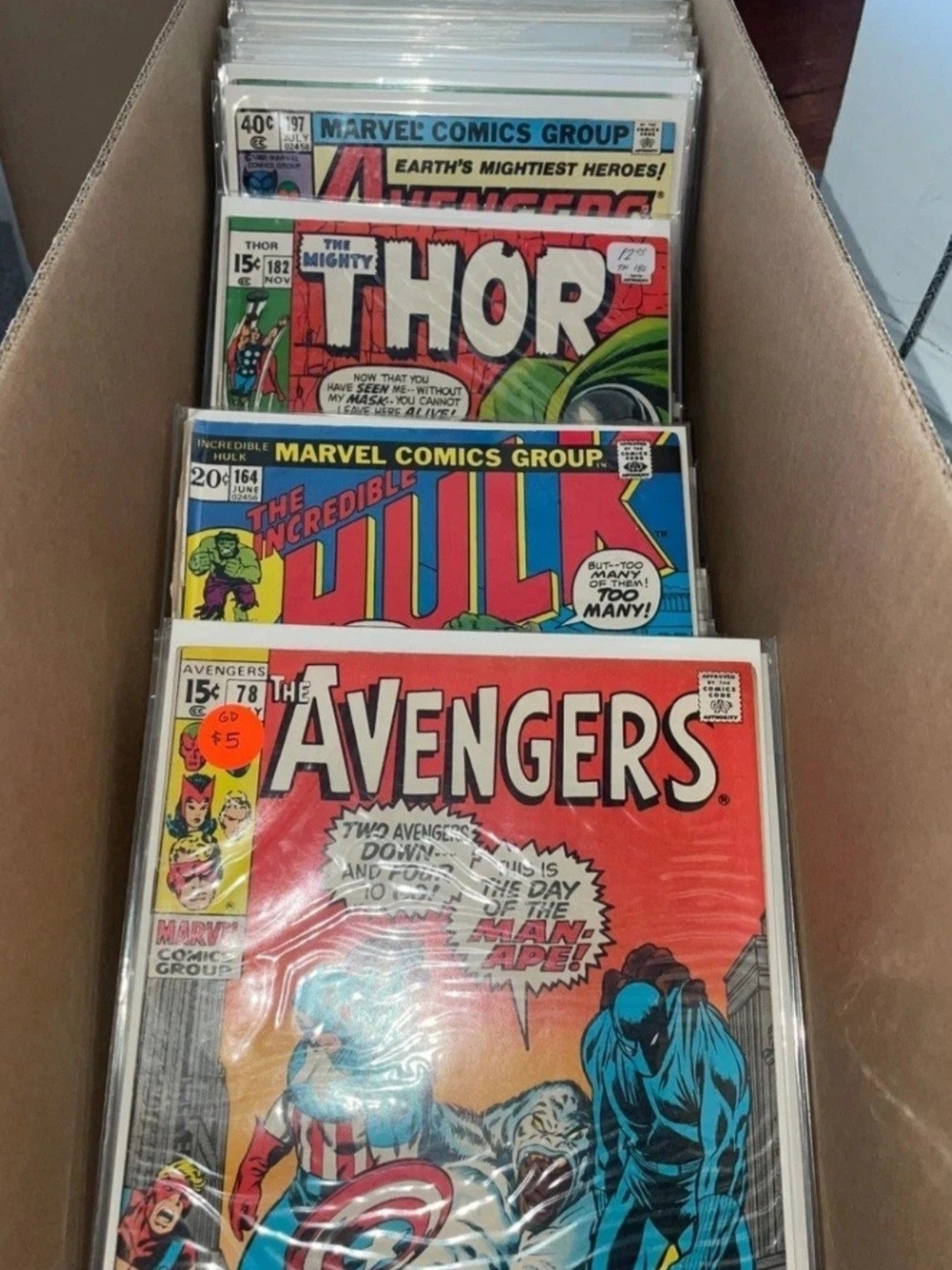 MYSTERY LOT OF 10 COMICS  Including 1 Graded Value Of Around 250$-350$
